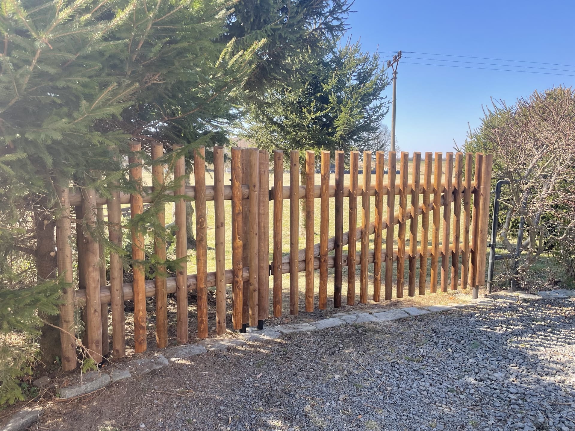 Obrázek 4 / Dřevěné ploty - strojně frézované   - realizace Jenišovice 3-2022